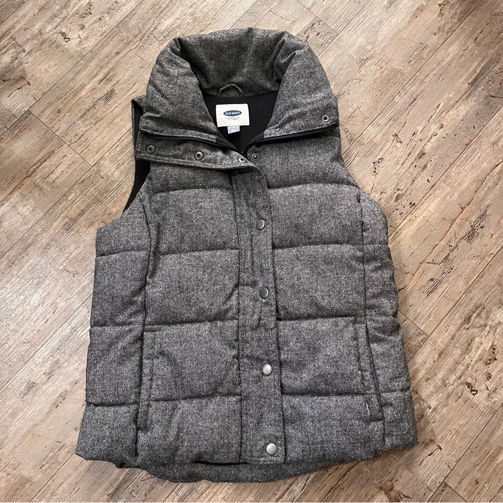 Old Navy Charcoal Textured Puffer Vest